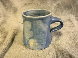 VTG HAND THROWN POTTERY COFFEE MUG TEA CUP BLUE CREAM GLAZE STUDIO ART SIGNED