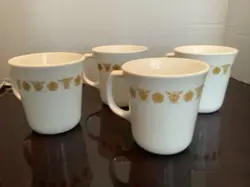 VINTAGE CORELLE/CORNING BUTTERFLY GOLD COFFEE CUPS/MUGS D HANDLE SET OF 4