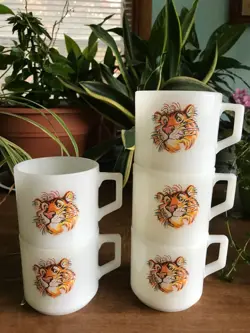 5 VTG FIRE KING ESSO TIGER MILK GLASS MUGS ANCHOR HOCKING EXXON WHITE ORANGE