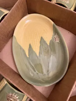 PLATES AND MUGS