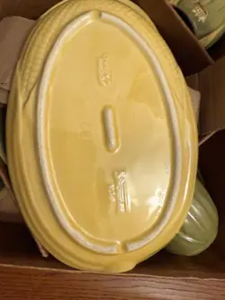 PLATES AND MUGS