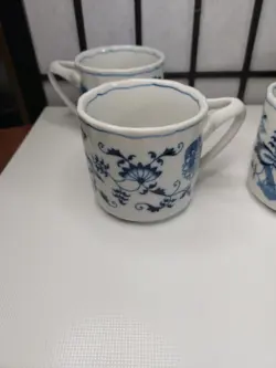 MUGS. SET