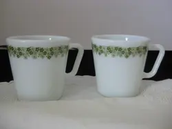 2 VINTAGE PYREX SPRING BLOSSOM CRAZY DAISY COFFEE CUPS MUGS EUC