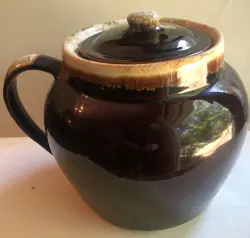 VINTAGE PFALTZGRAFF BROWN DRIP BEAN POT /COOKIE JAR WITH LID ~ETCHED BOTTOM