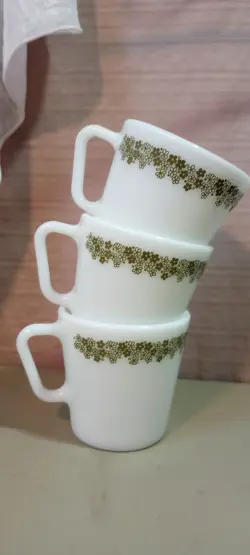 VINTAGE PYREX SPRING BLOSSOM D HANDLE COFFEE MUG GREEN CRAZY DAISY SET OF 3