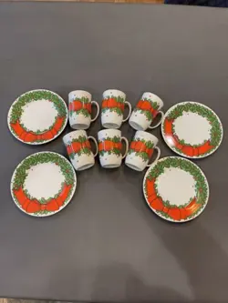 HOLLY WREATH MUG