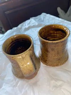BROWN MUGS