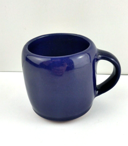 BLUE MUG HAND