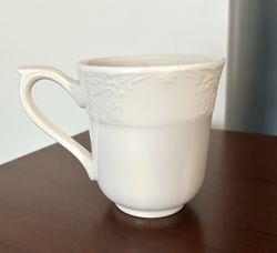 VINTAGE JOHNSON BROTHERS ENGLAND RICHMOND WHITE EMBOSSED TRELLIS COFFEE MUG