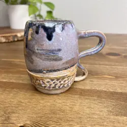WITH HANDLE HAND