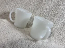SET OF 2 VINTAGE FIRE KING MILK GLASS D HANDLE COFFEE MUGS CUPS ANCHOR HOCKING