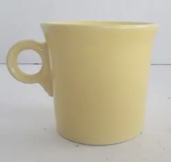VINTAGE FIESTAWARE RING HANDLE TOM & JERRY COFFEE MUG CUP FIESTA PALE YELLOW