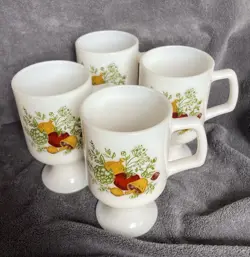 4 VINTAGE CORNING WARE SPICE OF LIFE MILK GLASS PEDESTAL MUGS COFFEE CUPS