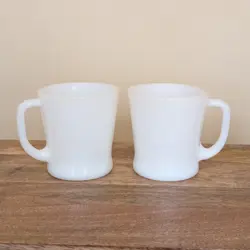 VTG FIRE KING MILK GLASS D HANDLE COFFEE MUGS CUPS ANCHOR HOCKING USA (SET OF 2)