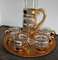 PITCHER HANDLED