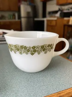 VINTAGE PYREX CORELLE SPRING BLOSSOM GREEN CRAZY DAISY COFFEE TEA MUG