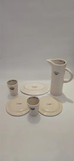 PLATE PITCHER