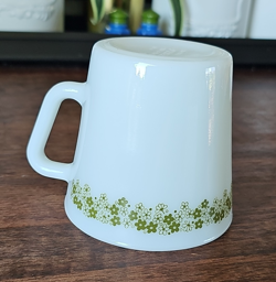 VINTAGE PYREX #1410 CRAZY DAISY MUG GREEN FLORAL MILK GLASS COFFEE CUPS