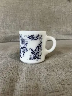 VINTAGE HAZEL ATLAS PLATONITE MILK GLASS MUG BLUE VINE