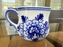VTG DELFT BLUE WHITE COFFEE CUP HAND PAINTED WINDMILL FLORAL TEA MUG  8OZ