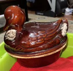 VINTAGE HULL USA OVEN PROOF BROWN DRIP GLAZE NESTING DUCK CASSEROLE