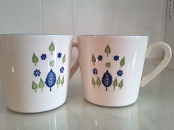 2 VTG MARCREST CHINA SWISS ALPINE MUGS CUPS COFFEE TEA MID CENTURY WHITE BLUE LE