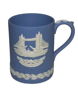 VINTAGE 1975 WEDGWOOD BLUE JASPERWARE CHRISTMAS MUG TOWER BRIDGE