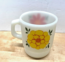 VTG FIRE-KING ANCHOR HOCKING MILK GLASS COFFEE CUP MUG RED/ORANGE/YELLOW FLOWERS