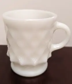 VTG ANCHOR HOCKING KIMBERLY DIAMOND MILK GLASS COFFEE MUG