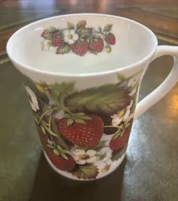 VINTAGE STRAWBERRY ROYAL