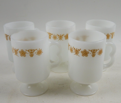 PEDESTAL FOOTED MUG