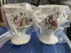 COUNTRY ROSES PEDESTAL