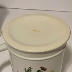 MUGS