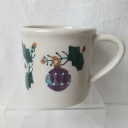 HOLLY CHRISTMAS DECOR
