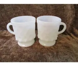 SET OF 2 VINTAGE ANCHOR HOCKING KIMBERLY DIAMOND MUGS MILK WHITE MINT