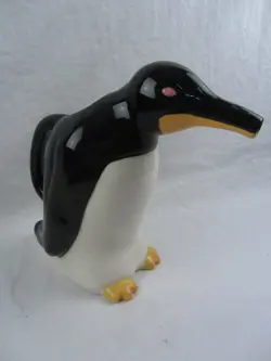 PENGUIN PITCHER