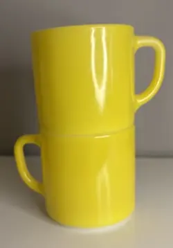 SET OF 2 VTG FEDERAL MILK GLASS YELLOW HANDLE COFFEE CUP MUG USA