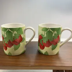 STRAWBERRY MUGS SET