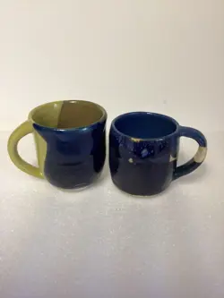 VINTAGE SET OF DRIP GLAZED POTTERY COFFEE MUGS MARKINGS BY ARTIST