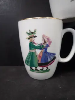 PORCELAIN MUGS