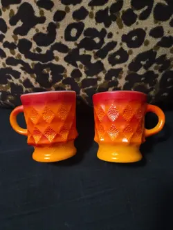 (2)VTG ANCHOR HOCKING COFFEE MUG CUP FIRE KING ORANGE RED OMBRE KIMBERLY DIAMOND