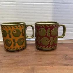 2-HORNSEA POTTERY ENGLAND  FISH GREEN RED/ORANGE COFFEE MUGS CUPS MCM VINTAGE