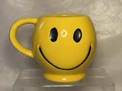 POTTERY VINTAGE MCCOY SMILEY FACE MUG.