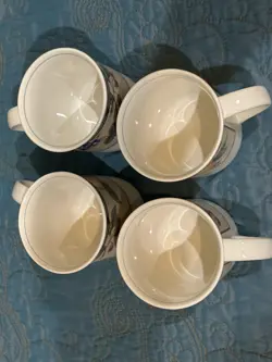 SET OF MUGS