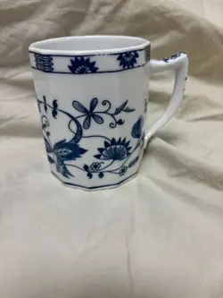 VINTAGE BLUE ONION VIENNA WOODS FINE CHINA ~ MUG / COFFEE CUP ~ SEYMOUR MANN