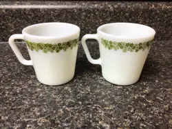 2 VINTAGE PYREX / CORELLE SPRING BLOSSOM / CRAZY DAISY COFFEE CUP MUG D HANDLE