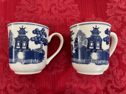 VINTAGE JOHNSON BROS BLUE WILLOW COFFEE TEA MUG CUPS MADE IN ENGLAND SET OF 2
