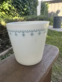VINTAGE PYREX BLUE SNOWFLAKE GARLAND WHITE COFFEE CUP MUG 1410 8 OZ