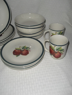 APPLE DINNERWARE