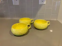 VINTAGE SECLA PORTUGAL YELLOW CABBAGE LEAF SOUP MUGS SET OF 3 1950'S